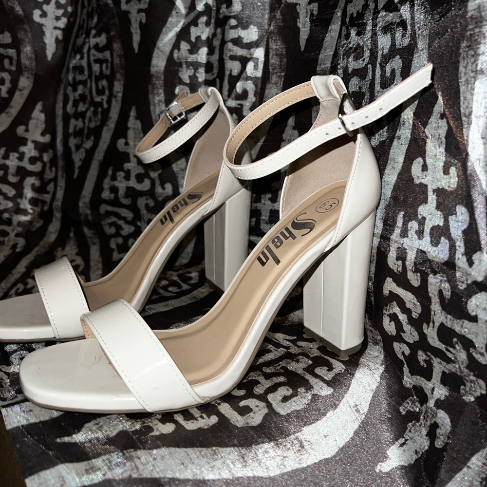 Beige/ Cream heels